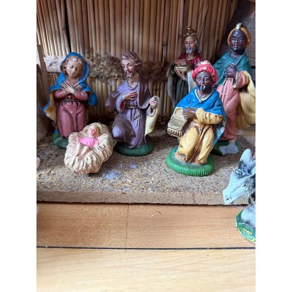 Vintage Nativity Scene handpainted made in italy with wooden scene - Picture 3 of 12